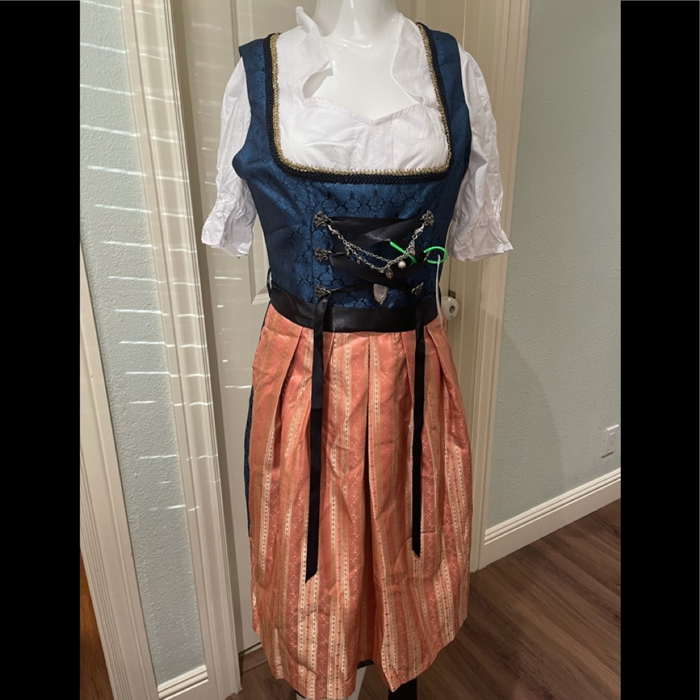 Ladies Oktoberfest drindle dress never been used brand new with tags